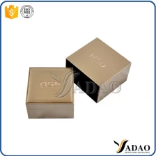 China Luxus Ledermaterial 1.000 MOQ Großhandel Customize Logo Farbe Kunststoffbox Schmuckschatullen für Juweliere Hersteller