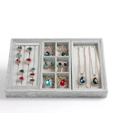 China Mixed Schmuck Set Platte Holzbasis mit Samtbezug zur Anzeige Ring Ohrring Halskette mit getrennten Schalen Hersteller