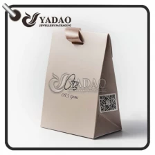 Cina New design---Custom made paper gift bag jewelry package bag. produttore