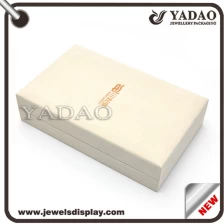 China Nova caixa de plástico coberto de couro projetado com veludo preto dentro e logo impresso para atacado de armazenamento de jóias fabricante