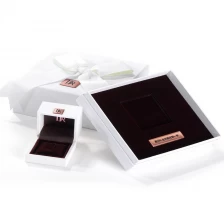 China Ano novo com a marca de madeira de embalagem de madeira Ring Ring Wedding Gift Box Fornecedor fabricante