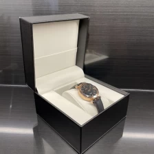 porcelana Caja de reloj de cuero de PU Fabricante Joyas de embalaje Reloj de cuero completo Caja de dos colores personalización fabricante