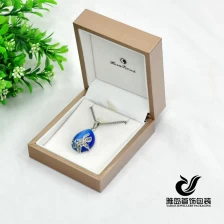 China Popular good look high quality golden plastic jewerly pendant box manufacturer