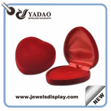 Chine Rouge boîte à bijoux boîte de bague en plastique de velours bijoux fabriqués en Chine fabricant