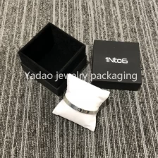Κίνα Ασημένιο βραχιόλι βραχιόλι 14K χρυσό κουτάβι μαξιλάρι μαξιλάρι συσκευασία προσαρμοσμένο χαρτί μαύρο κουτί λευκό λογότυπο φύλλο φύλλο κατασκευαστής