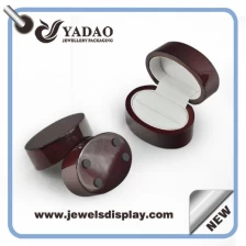 porcelana Caja del anillo caja de la joyería de terciopelo sólido encargo madera para ventas al por mayor de la joyería fabricante