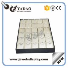 China Top capa de couro venda bandeja de exibição de jóias de madeira para pandent fabricante