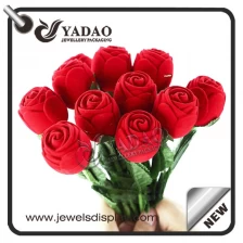 Čína Valentýna červená růže-Shaped šperky dárková krabička Flocking Ring Box pro zamilované výrobce