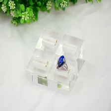 Chine Gros MOQ 50 accessoires de présentation de bijoux purs et transparents acryliques pour bijouterie contre, de salons commerciaux et d'exposition vitrine acryliques anneau affiche fabricant
