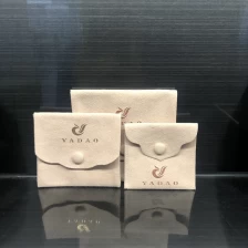 China Großhandel Private Label Geschenk Rosa Taschen Samt Mikrofaser Knopf Umschlag Klappe Schmuck Beutel Tasche Hersteller