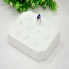 China Großhandelspreis Weiß PU-Leder und Holz Ring Display Tray Hersteller