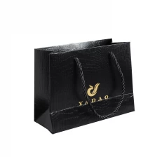 中国 YADAO中国カスタムロゴジュエリーメーカークロコダイル粒UVギフト包装ハンドバッグホットスタンピングブラックガールショッピング紙バッグ メーカー