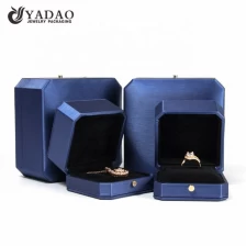 China Yadao fabricante personalizado caixa de plástico jaqueta de couro PU para o presente pacote de jóias com tampa flip top fabricante