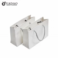 الصين Yadao Handmade Shopping Bag White Color Paper Bag with Twisted Rope and Printing Logo الصانع