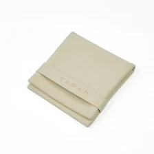 الصين ياداو حقيبة مجوهرات من الألياف الدقيقة باللون الأبيض بحجم مزدوج مع حقيبة جيب صغيرة من الشريط الصانع