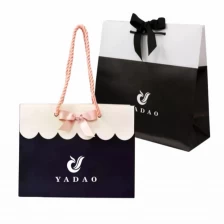China Yadao personalizado bolsa de design cmyk saco de papel de impressão saco de empacotamento com fecho de nó de arco para presente fabricante