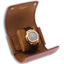 Cina Kadao Confezione da imballaggio personalizzato per orologio in pelle PU BASSEGGIO Finita per orologi con inserto per cuscino produttore