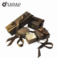 Chine Tiroir Yadao Boîte en papier marron et beige Velvet Box avec fermeture à ruban et décoré fabricant