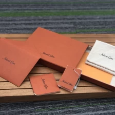 ประเทศจีน Yadao กล่องกระดาษหรูหราในกล่องลิ้นชักเครื่องประดับสีส้มสีส้มพร้อมกระเป๋าและบัตรแทรก ผู้ผลิต