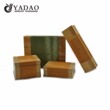 中国 Yadao luxury wooden jewelry box ring packaging box with velvet stitching middle for decorated メーカー