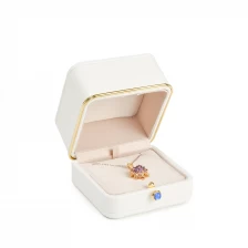 Čína Yadao vyrábí bílé pendant box Pu kožené bižuterie s logem pro svatbu výrobce