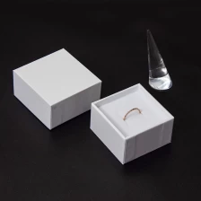 porcelana Papel de cartón barato asequible Pure White Boutique Packaging Box Box fabricante