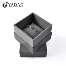 中国 ビロードの枕が付いている注文のブレスレットの宝石箱の腕時計箱のクッション箱 メーカー