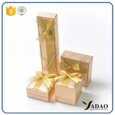Chine plastique écologique en gros écologique recyclable économique spécialement conçu recouvert d'une boîte d'emballage de bijoux en papier fantaisie de couleur dorée fabricant