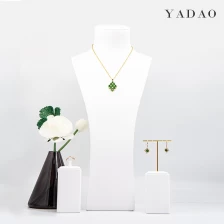 China elegante reine weiße Lederharz Halskette Büste Schmuck Display Organisation Requisiten Ausstellung Hersteller