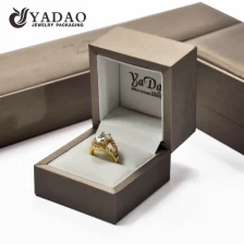 الصين غرامة المألوف التصميم الكلاسيكي OEM ODM متاح مربع المجوهرات البلاستيكية بالجملة لتعبئة الماس الفضة الصانع