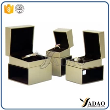 Cina high end quality plastic packaging jewelry box plastic box packing jewelry ring earring pendant bangle box with plastic box cover produttore