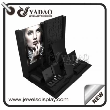 中国 high quality acrylic jewelry display counter window jewelry display set customize メーカー