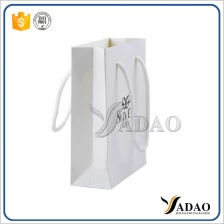 China high quality wholesale resuable and portable hang bag paper bag shopping bag manufacturer