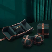 Chine luxury jewelry box microfiber jewelry packaging box ring earring bracelet bangle pillow box  fabricant