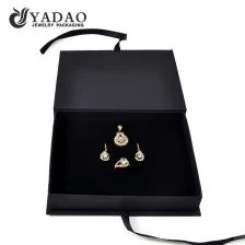 中国 リボン付きリングペンダントネックレス卸売ボックスのための紙の宝石箱 メーカー