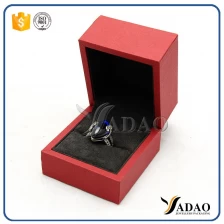 الصين red color pu paper cover plastic jewelry packaging box ring pendant bangle bracelet packaging box jewelry plastic box high quality with thicker border الصانع