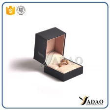 China samll cor de alta qualidade personalizar couro + caixa de joias de papel para noivado fabricante