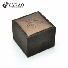 Chine boîte à bijoux en daim avec cuir PU fabricant