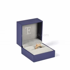 Cina all'ingrosso personalizzare gioielli packaging box anello di plastica scatola di marca logo stampato produttore