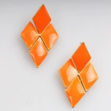 Çin Animal acrylic resin women new model funny earrings designs E30087 üretici firma