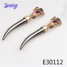 porcelana Cheap dangling black metal acrylic pepper earrings designs E30112 fabricante