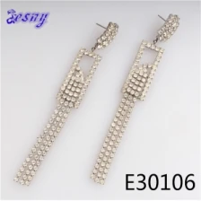 porcelana Hanging stud cheap china diamond long earrings designs E30106 fabricante
