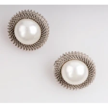 Çin Hot Sale Simple Wearing White Pearl Earrings Stud For Girls Jewelry Display üretici firma