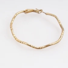 الصين Jewellery gold new design hoop wholesale china earrings designs E30100 الصانع