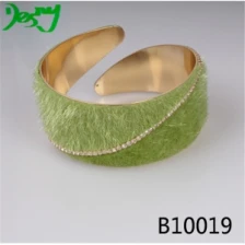 China Plain gold artificial fashion broad girls imitation horse hair styles bangle manufacturer
