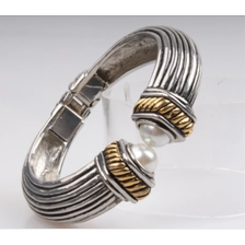 China Professional Zinc Alloy Bracelet Manufacturer in China Free Sample as Gift manufacturer