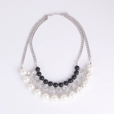 Çin Short Chain Pearl Beads Crystal Pendant Ladies Necklace Wholesale Fashion Jewelry OEM Factory üretici firma