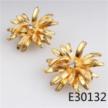 China Wholesale clip on old fashion gold flower earrings designs E30132 manufacturer