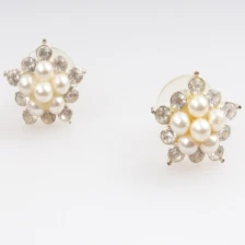الصين faux pearl grape star cheap gold stud earrings E30047 الصانع