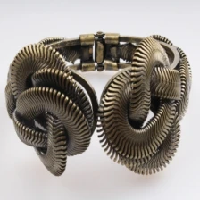 Çin gold hand chain bridesmaid flower cuff bracelet B10153 üretici firma